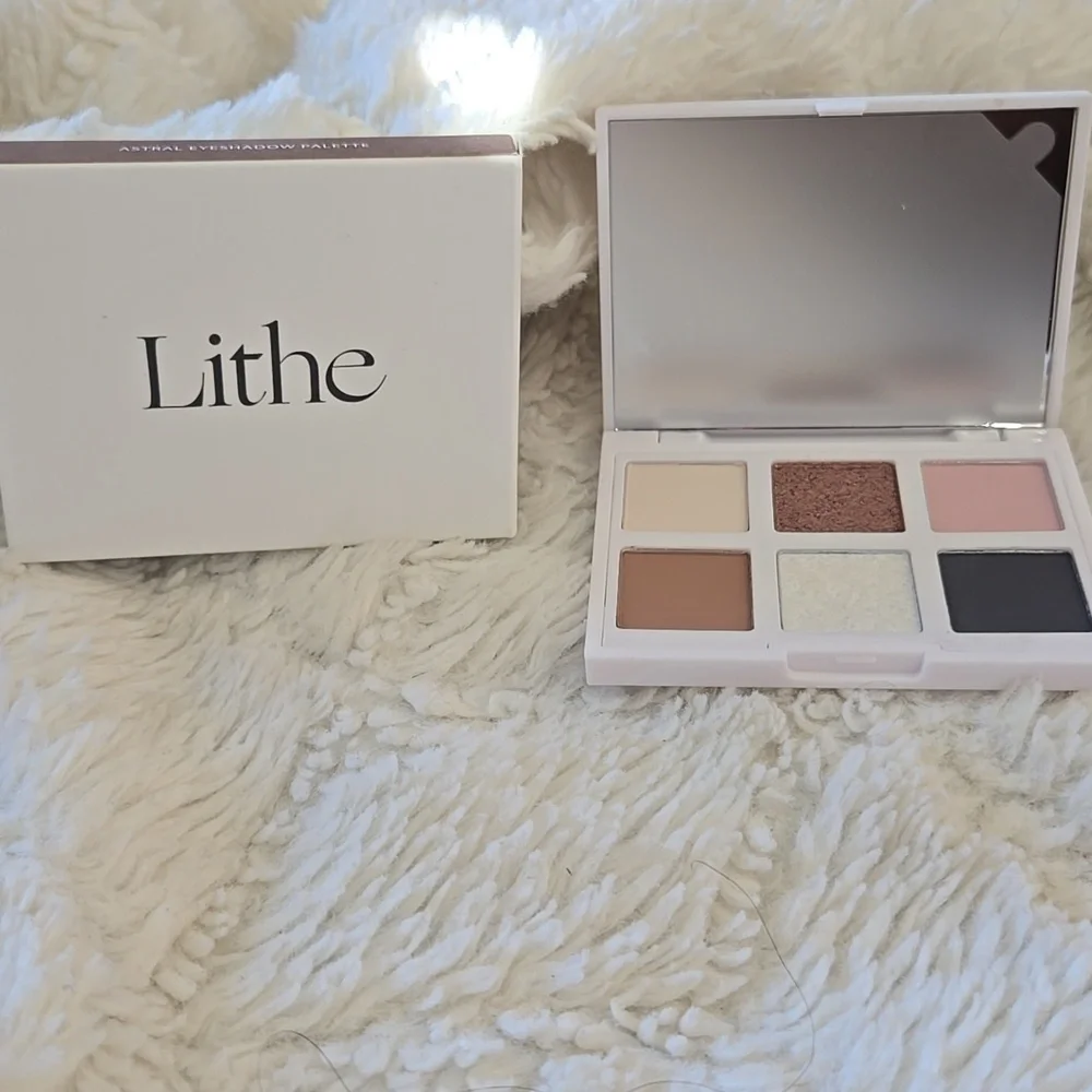 Lithe Radiant Eyeshadow Palette - Pink, Gold, White, Black, Brown